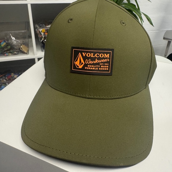 Volcom (S/M) Olive Fitted Cap - Picture 1 of 3